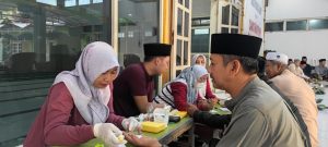 Subuh Bergerak : Petugas Puskesmas Kwadungan Lakukan CKG Pasca Sholat Subuh Berjamaah